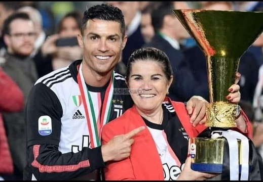 Kristijano-Ronaldo-sa-majkom