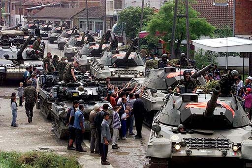 NATO-Trupe-okupiraju-Kosovo-Jun-1999