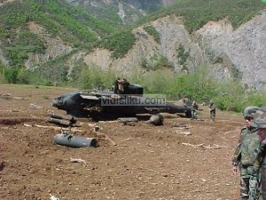 Olupina-AH-64-u-albanskim-planinama-2