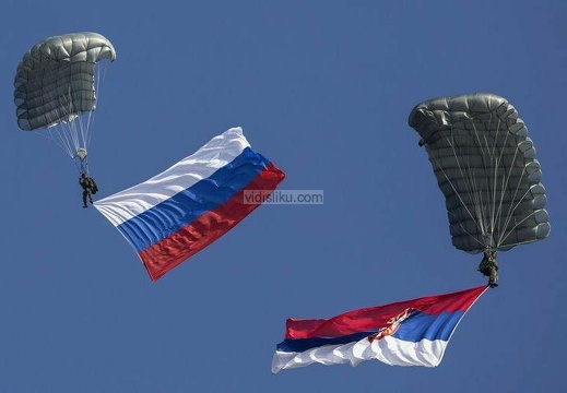 Srpska-Ruska-zastava-zajedno